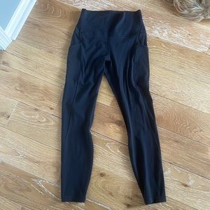 Lululemon aligns 25” with pockets size 6